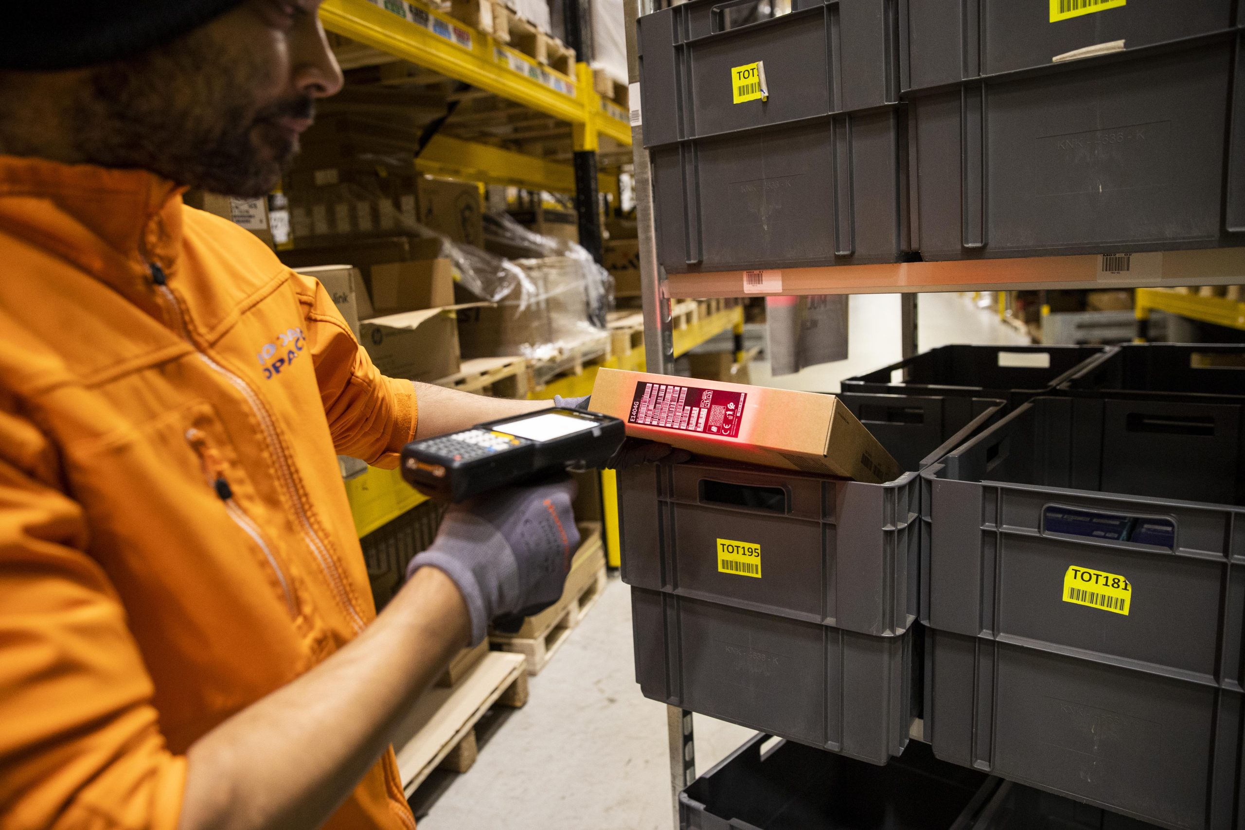 Order wordt gepickt met een handscanner